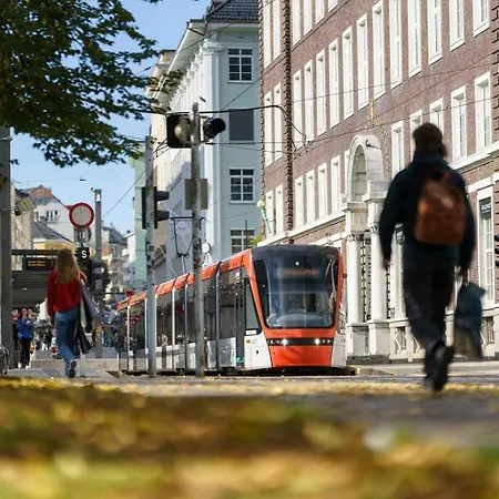 Leilighet Dinbnb I Shopping, Cafes And Attractions At Your Doorstep!