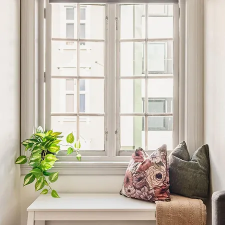 Leilighet Dinbnb I Shopping, Cafes And Attractions At Your Doorstep! *