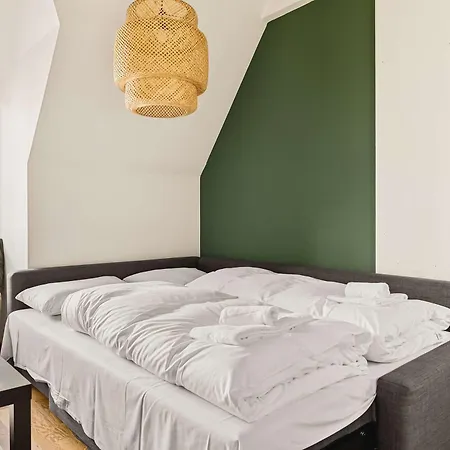 Dinbnb I Shopping, Cafes And Attractions At Your Doorstep! Leilighet