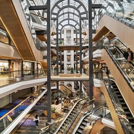 Apartament Dinbnb I Shopping, Cafes And Attractions At Your Doorstep! *