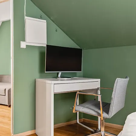 Apartament Dinbnb I Shopping, Cafes And Attractions At Your Doorstep! *